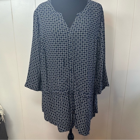 Croft & Barrow Women’s Long Sleeve Navy and White Patterned Tunic Size 2X - Picture 10 of 11